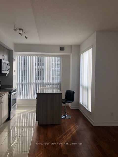 9201 Yonge St, unit 412 for rent