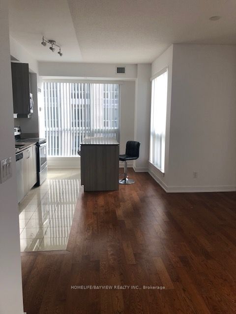 9201 Yonge St, unit 412 for rent