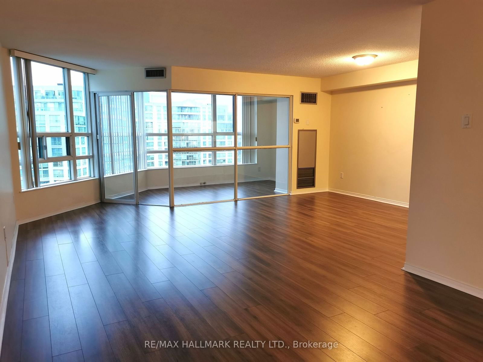 7825 Bayview Ave, unit 1117 for rent