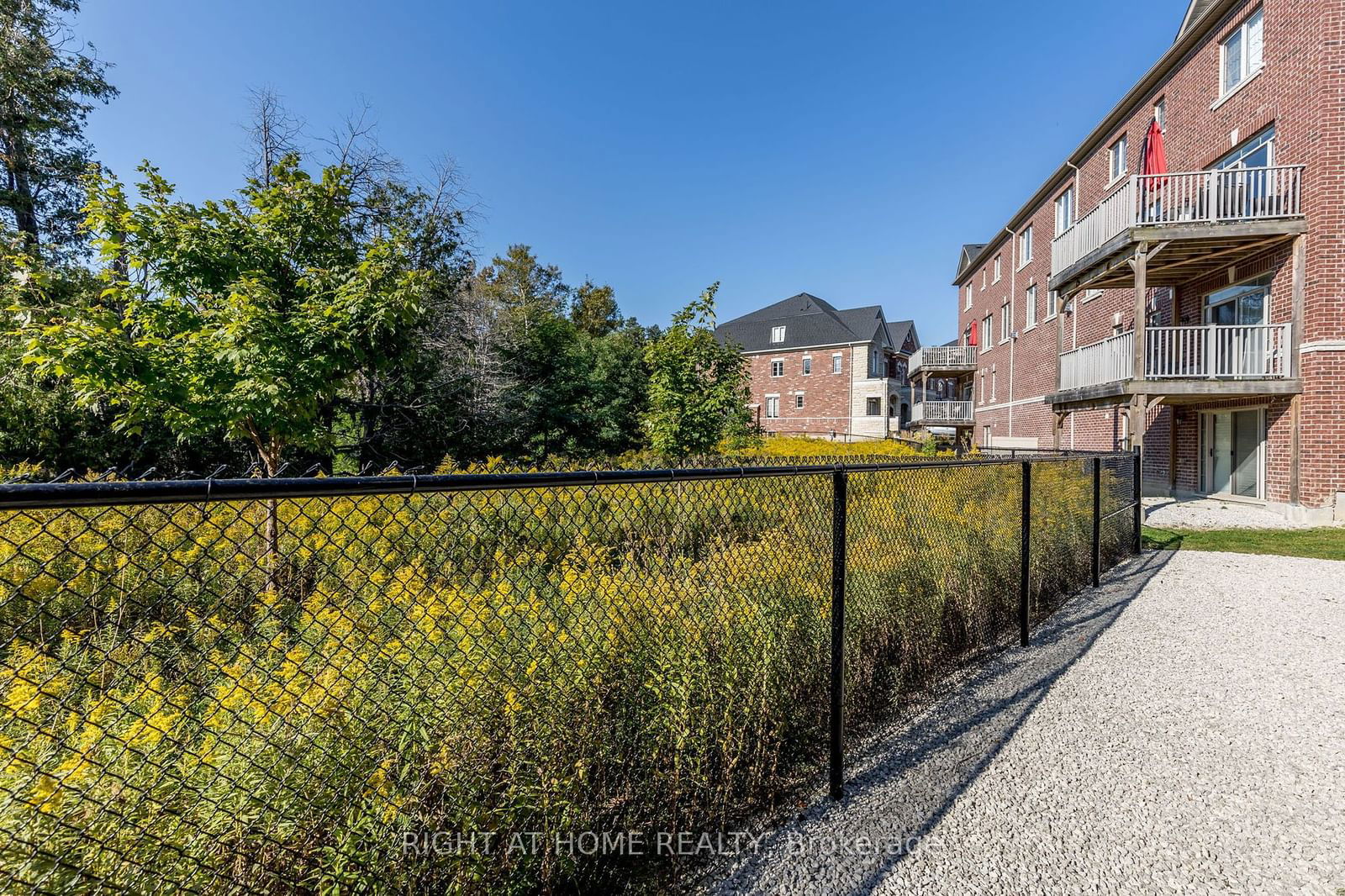 Mackenzie Ridge Terraces Townhomes, Vaughan, Toronto