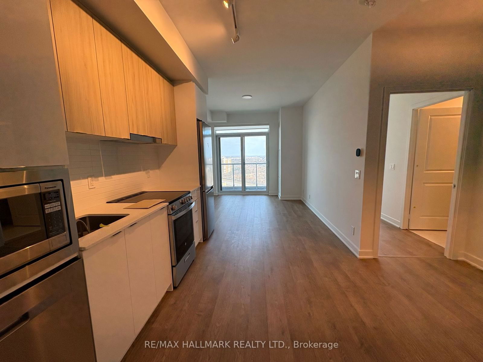 50 UPPER MALL Way, unit B-1910 for rent