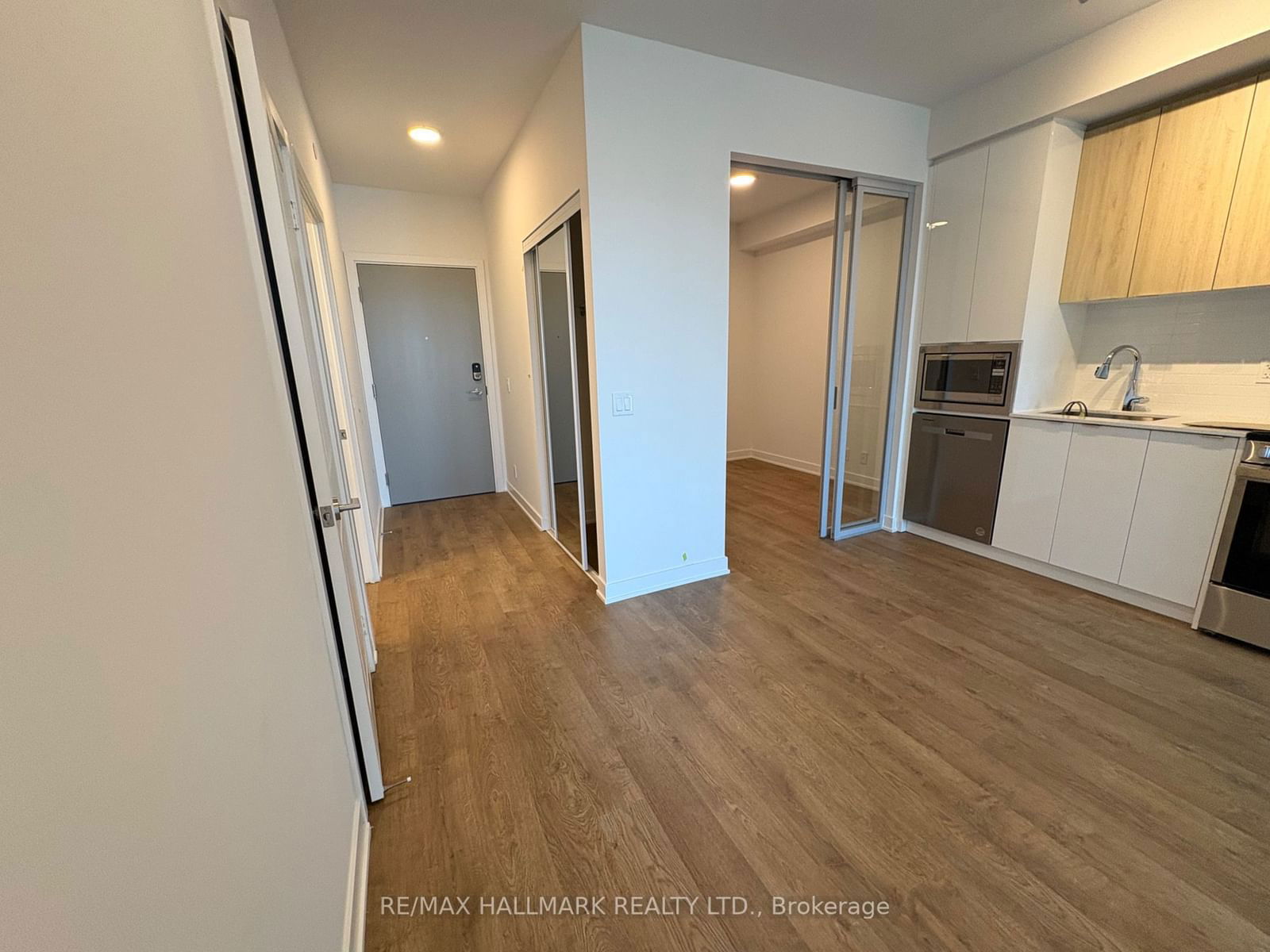 50 UPPER MALL Way, unit B-1910 for rent