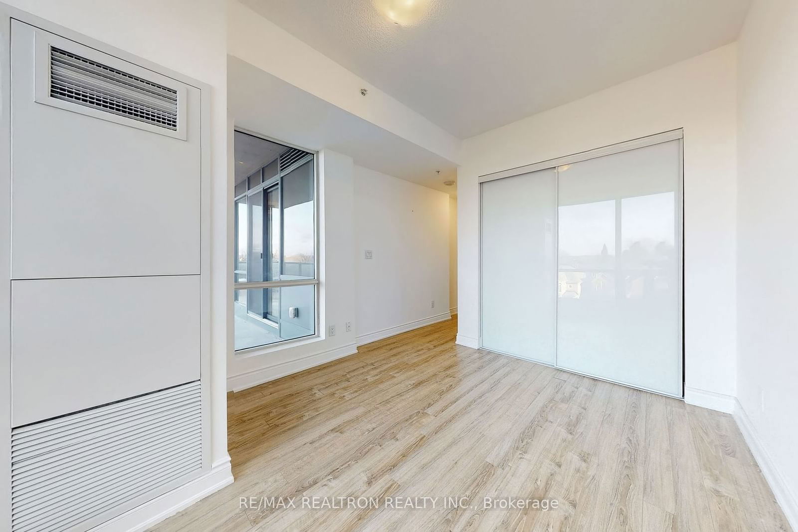 9088 Yonge St, unit 302A for sale