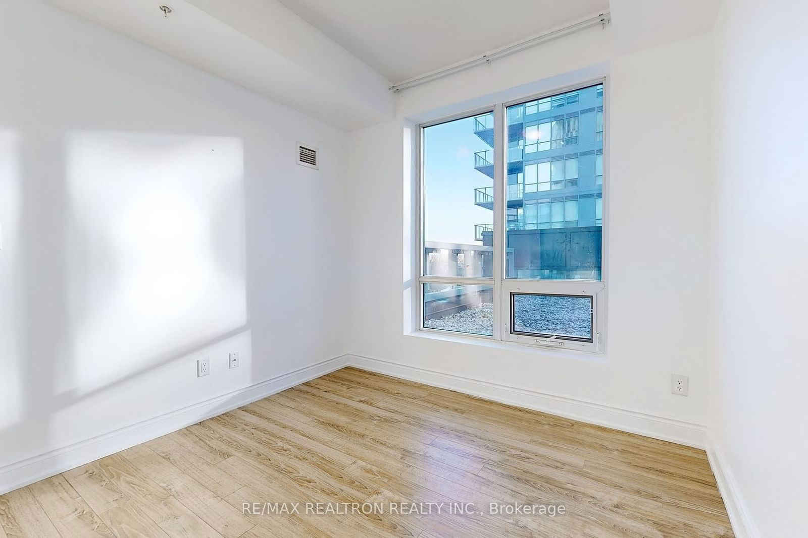 9088 Yonge St, unit 302A for sale