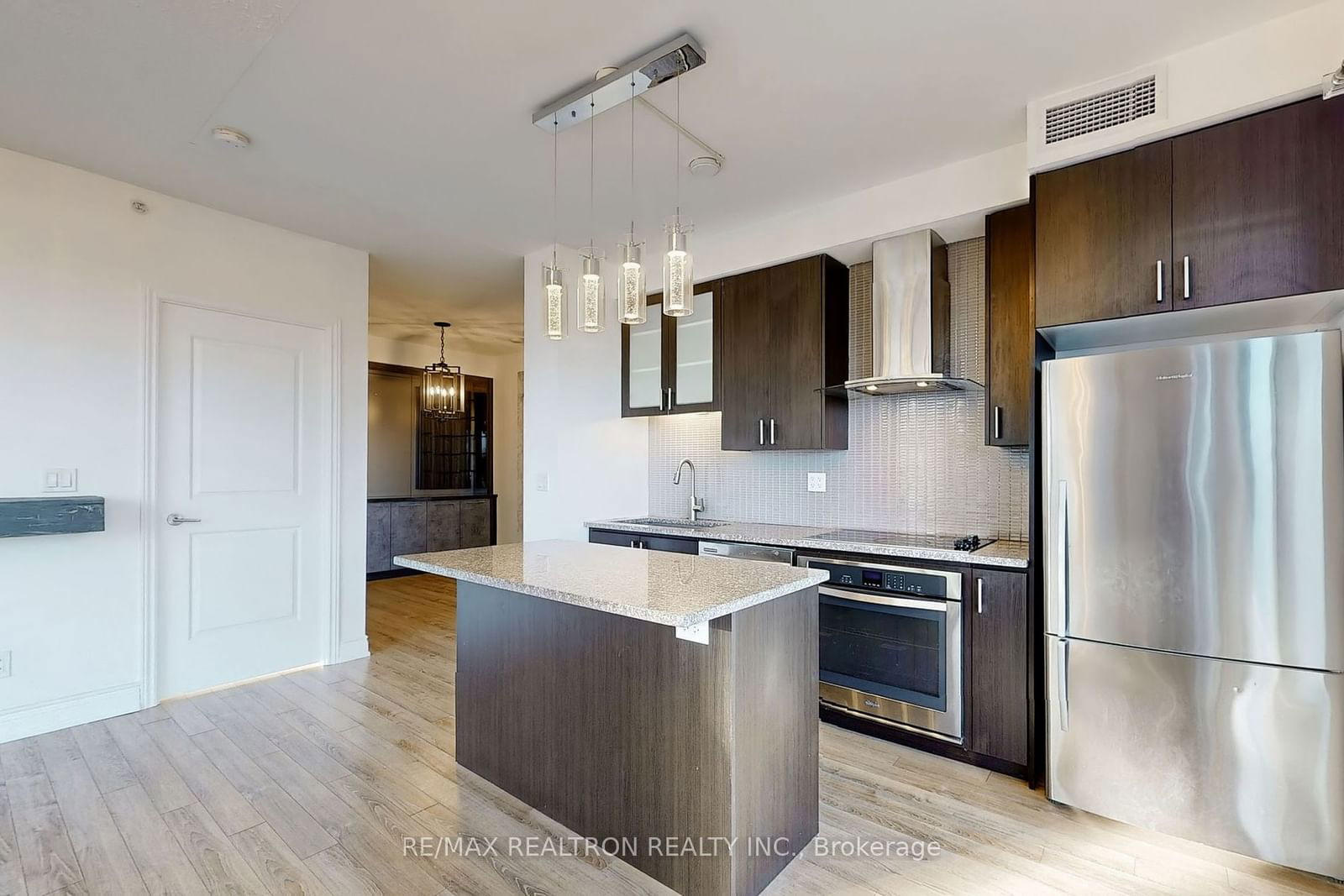 9088 Yonge St, unit 302A for sale