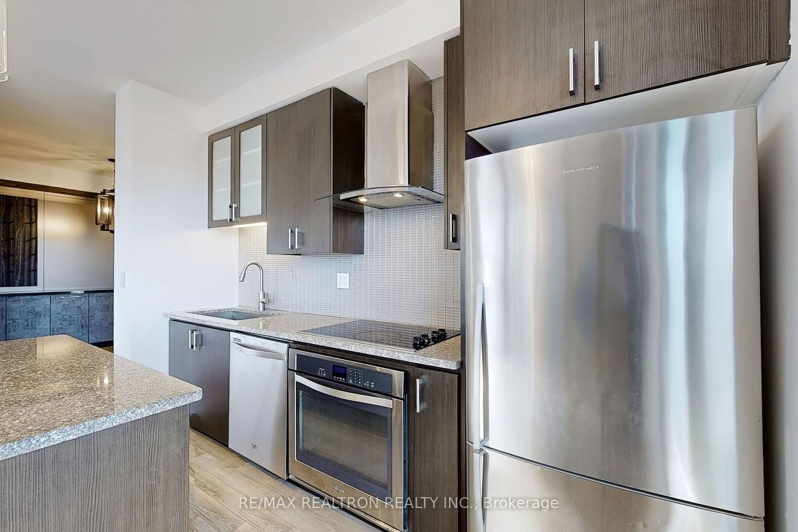 9088 Yonge St, unit 302A for sale