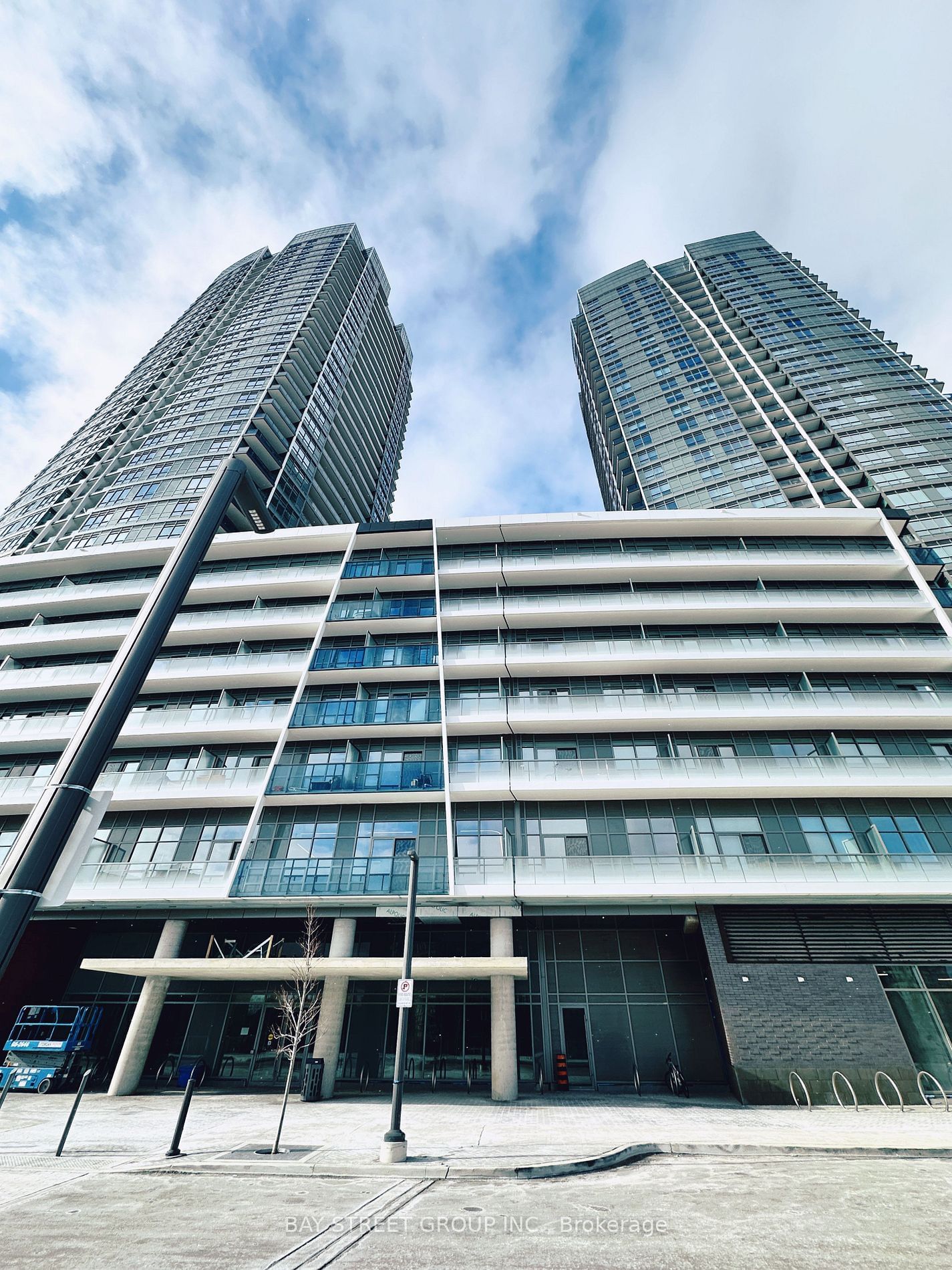 50 Upper Mall Way, unit B3001 for rent