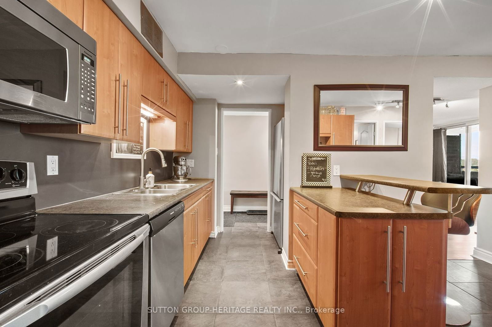 1 Royal Orchard Blvd, unit 706 for sale