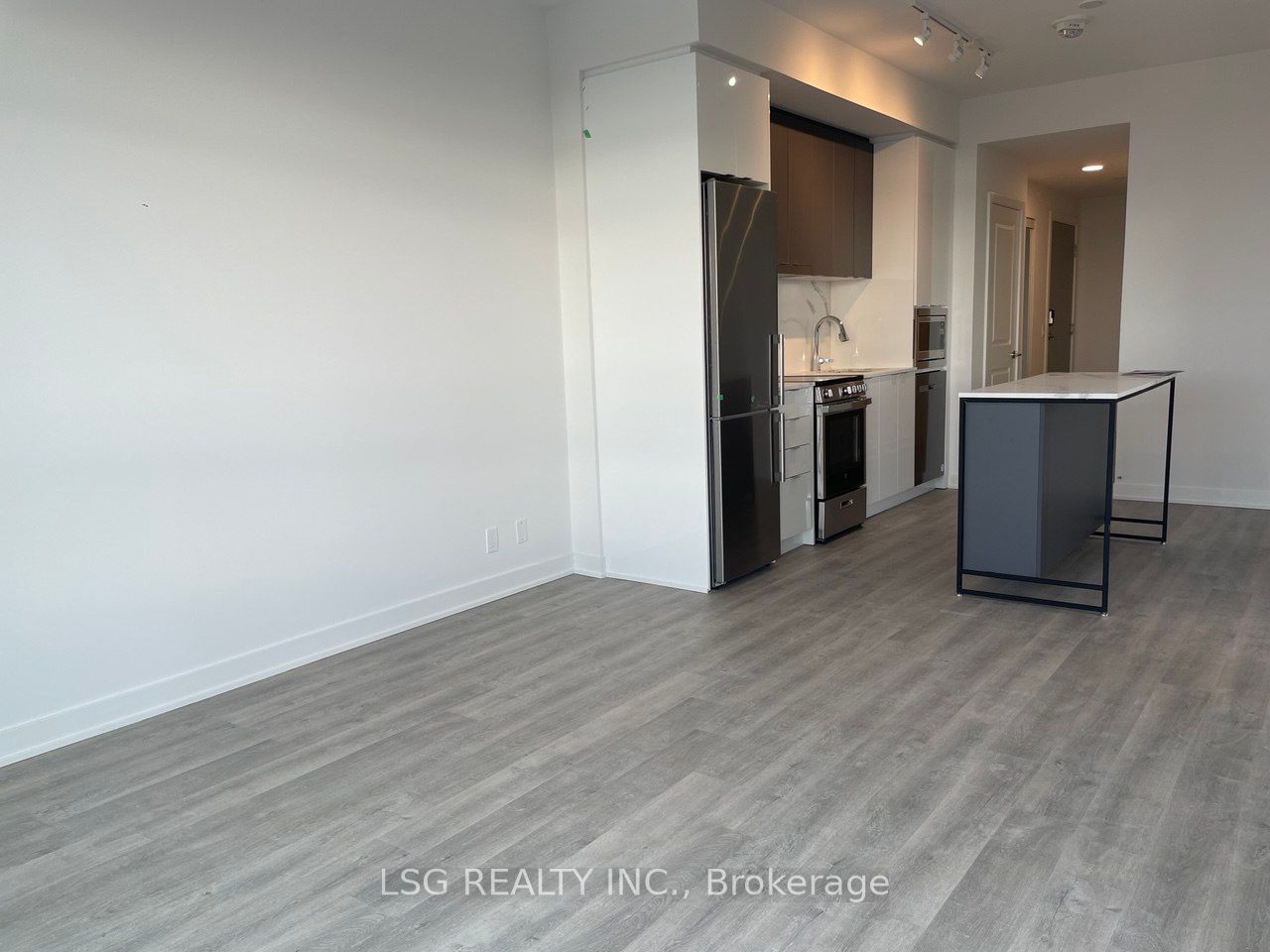 30 Upper Mall Way, unit A2602 for rent