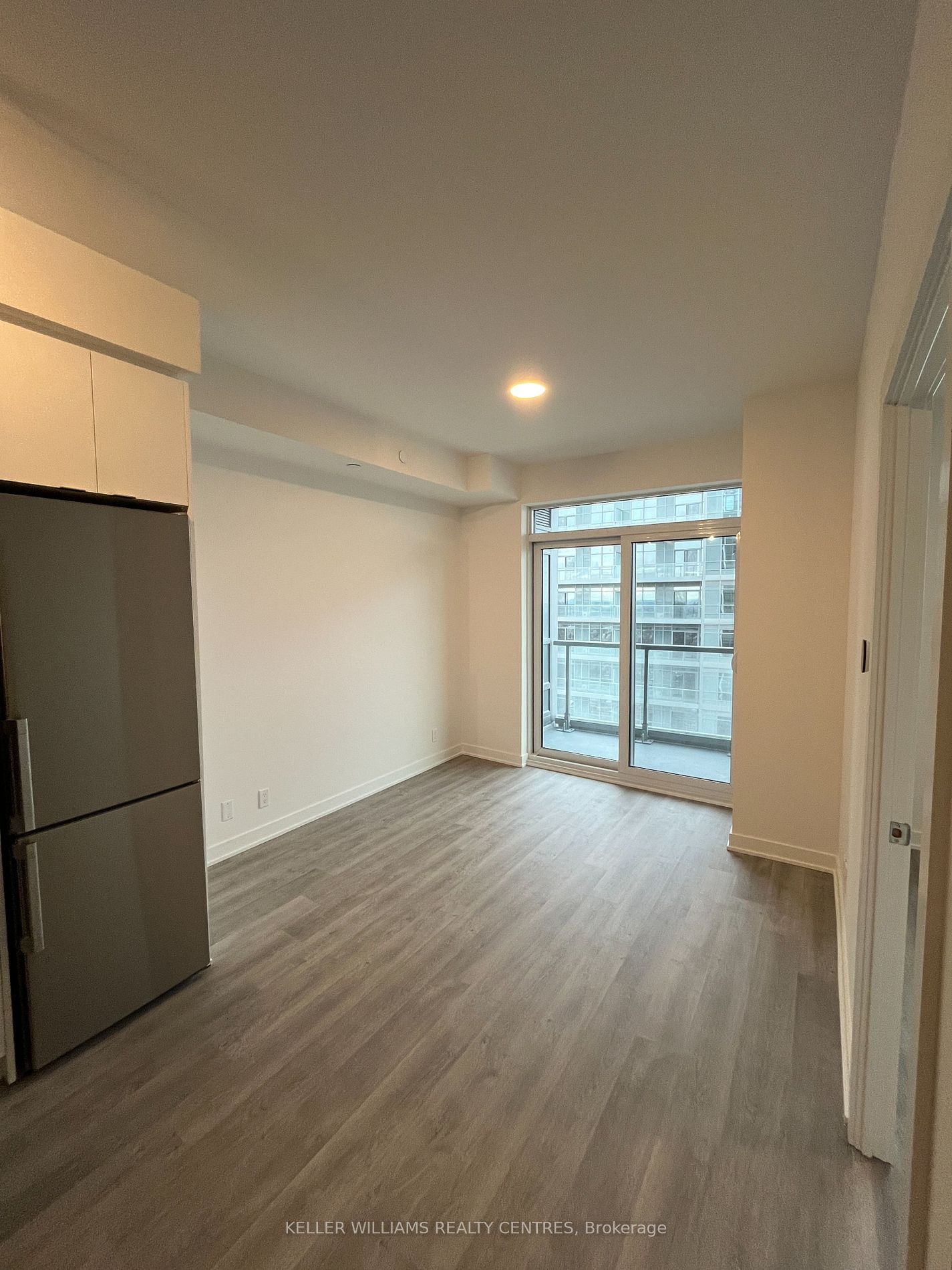 30 Upper Mall Way, unit 2908 for rent