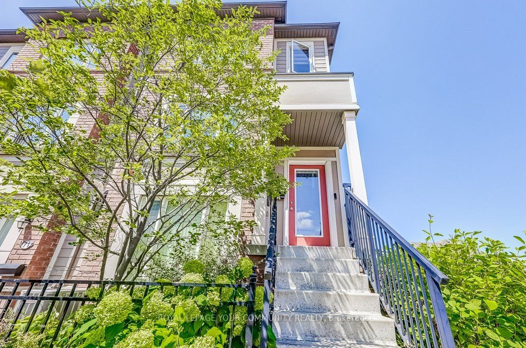 First Home Aurora Townhomes, Aurora, Toronto