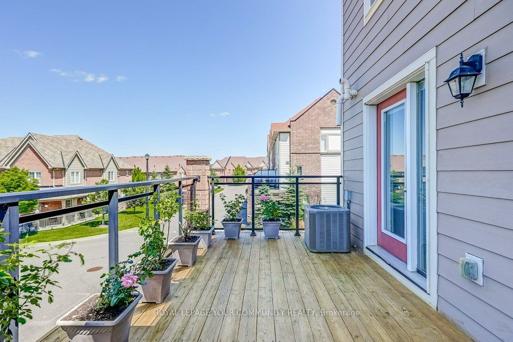 First Home Aurora Townhomes, Aurora, Toronto