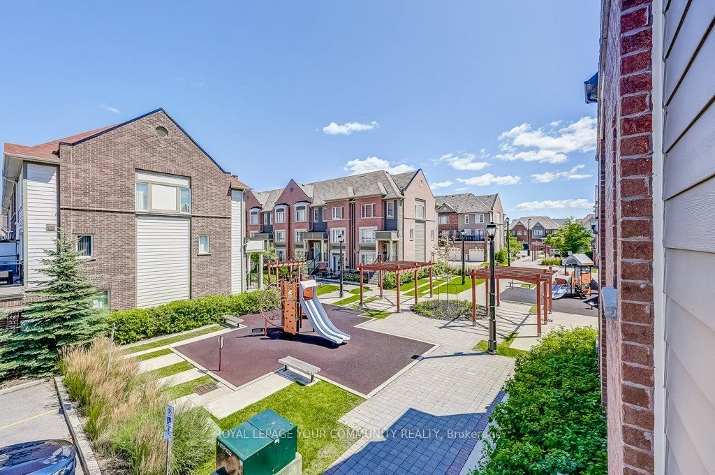 First Home Aurora Townhomes, Aurora, Toronto