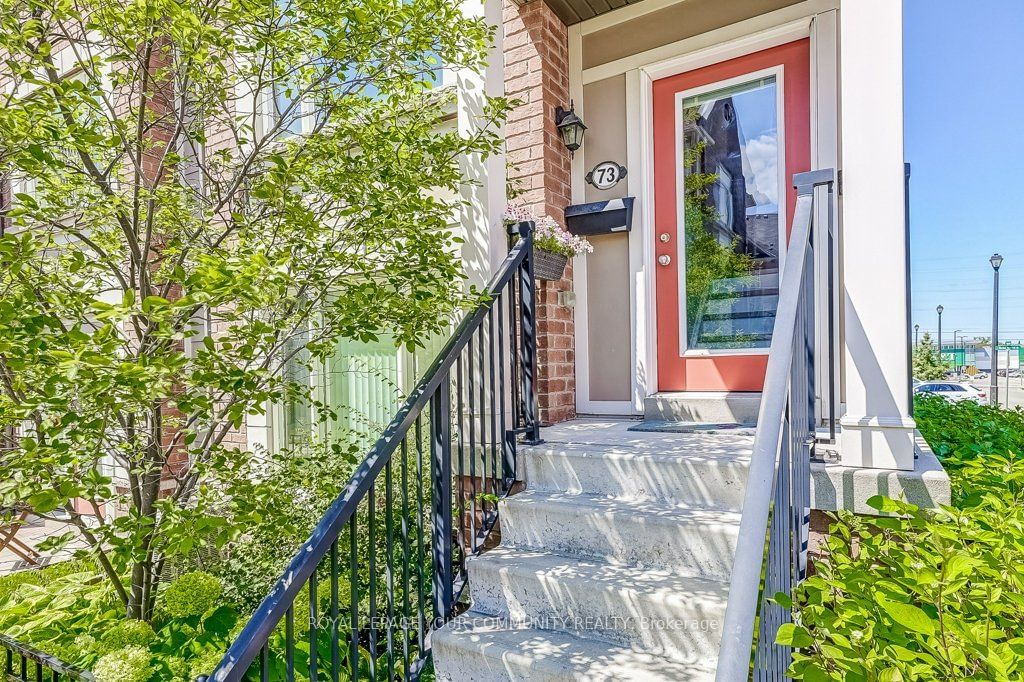 First Home Aurora Townhomes, Aurora, Toronto