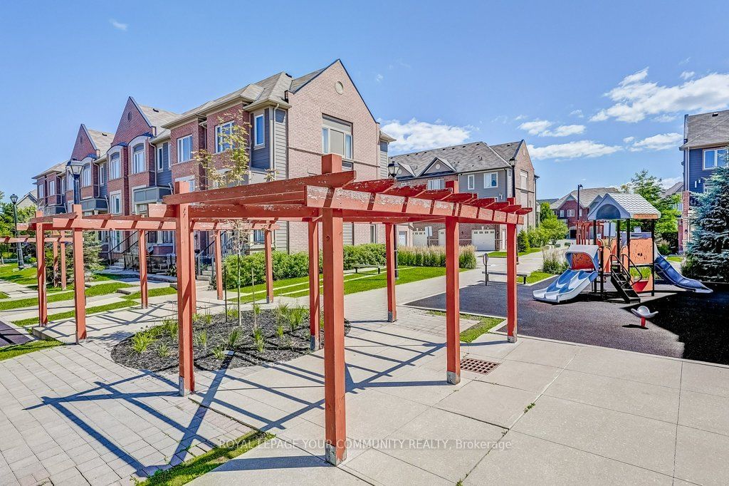 First Home Aurora Townhomes, Aurora, Toronto