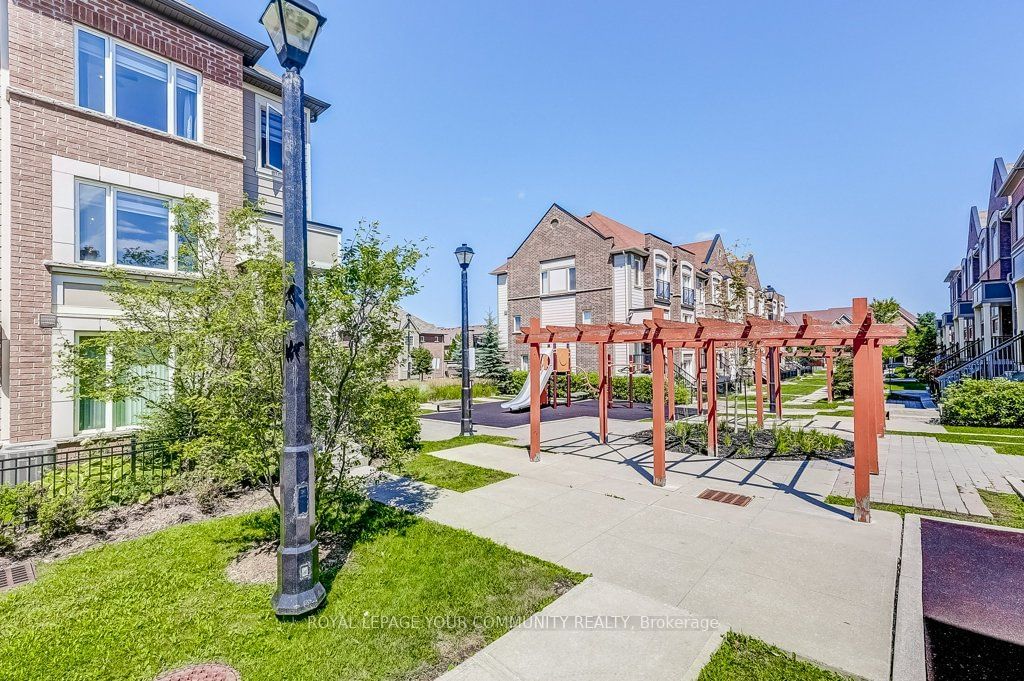 First Home Aurora Townhomes, Aurora, Toronto