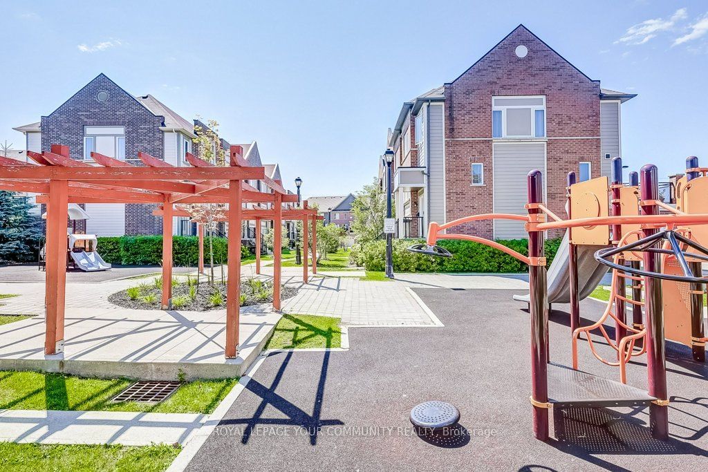 First Home Aurora Townhomes, Aurora, Toronto