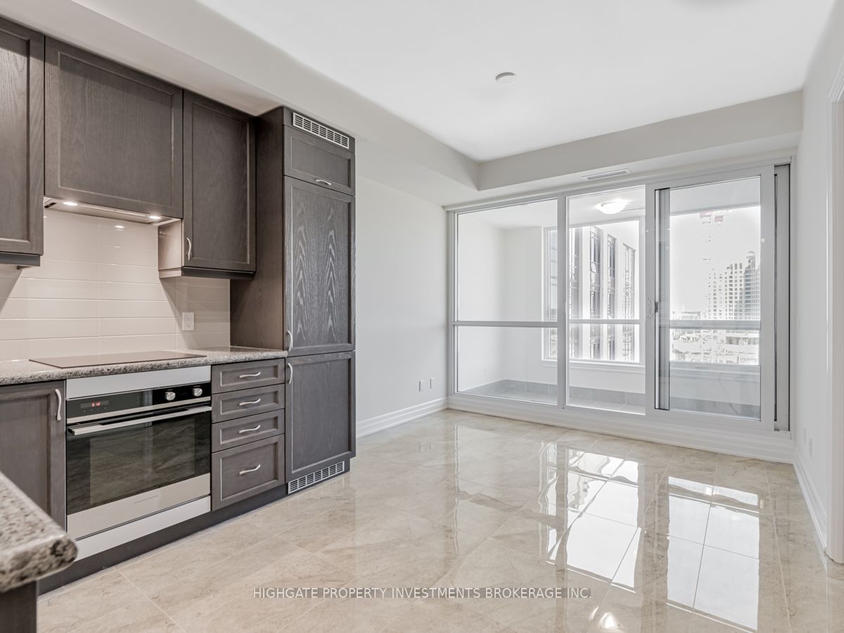 9085 Jane St, unit 501 for sale