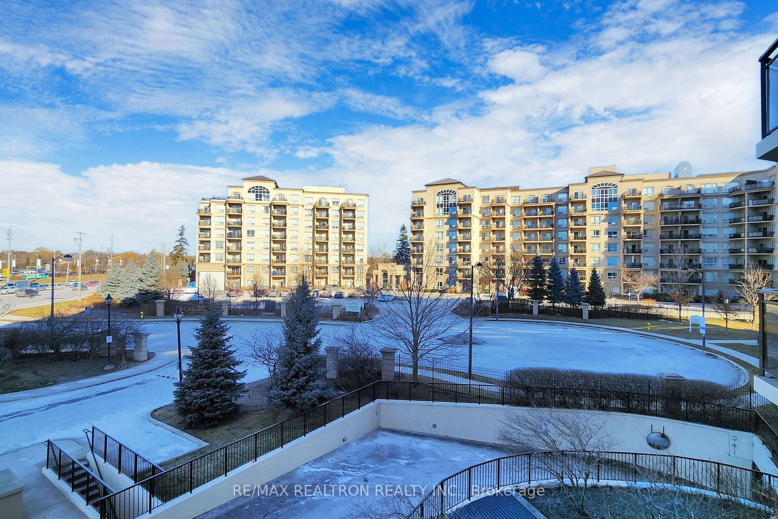 1 Maison Parc Crt, unit 303 for sale