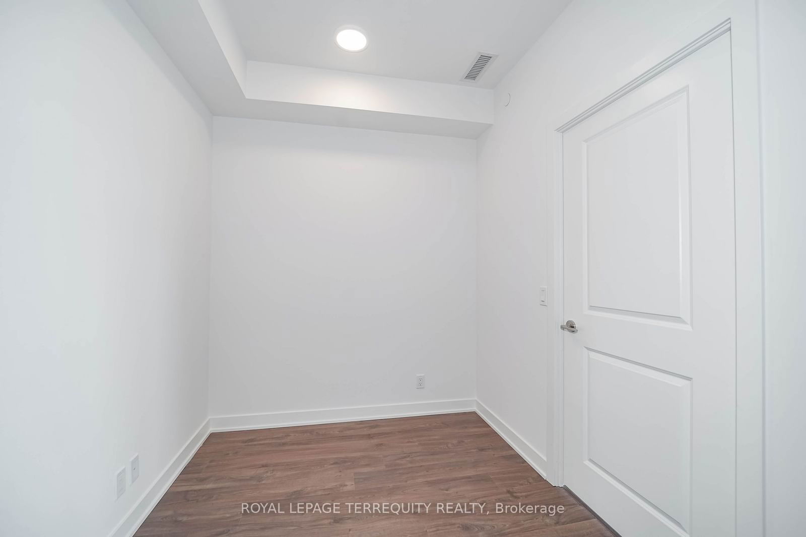 50 Upper Mall Way, unit 2712 for rent