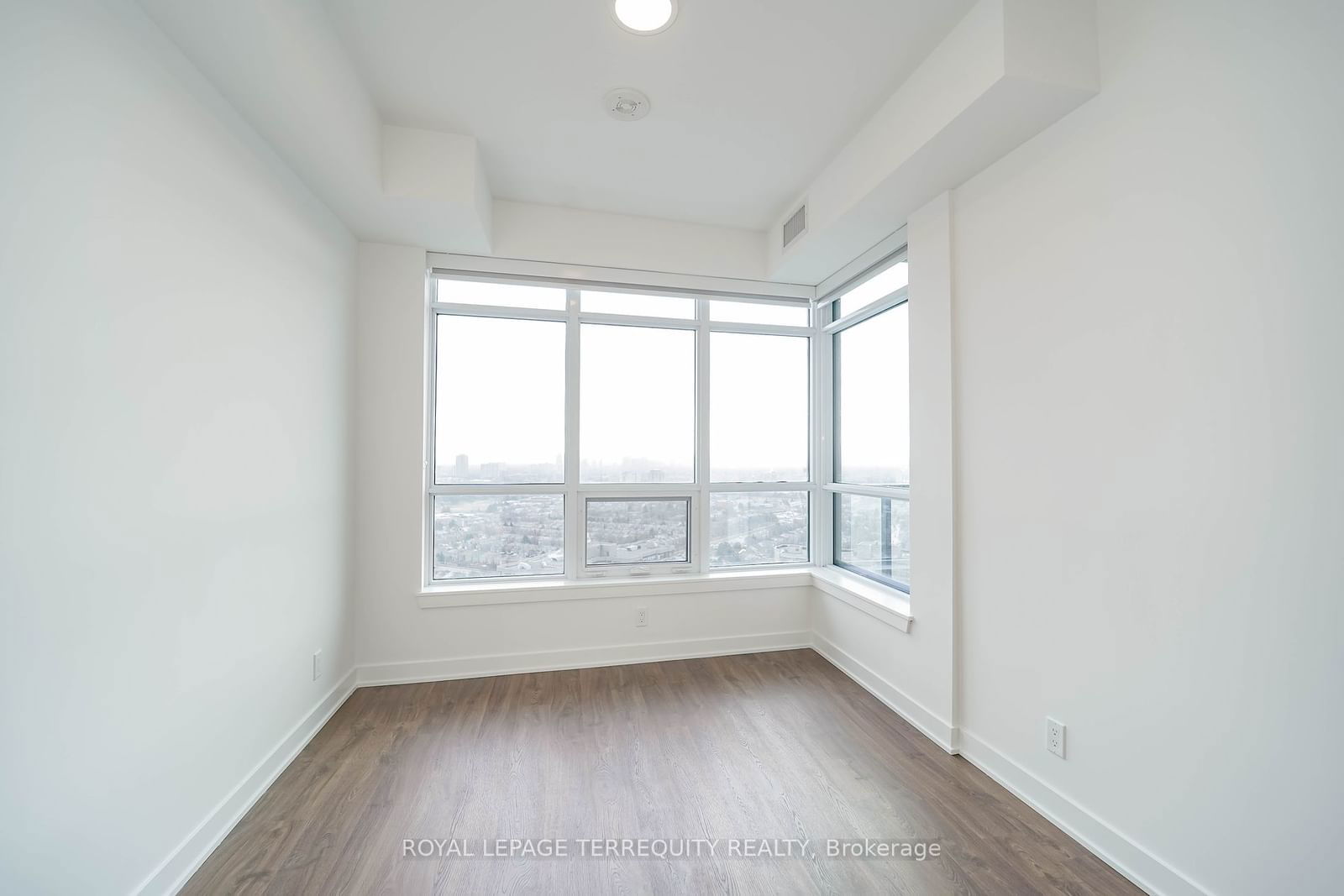 50 Upper Mall Way, unit 2712 for rent