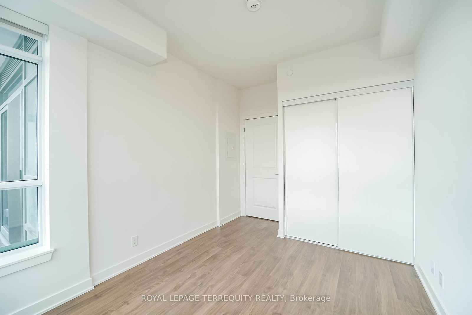 50 Upper Mall Way, unit 2712 for rent