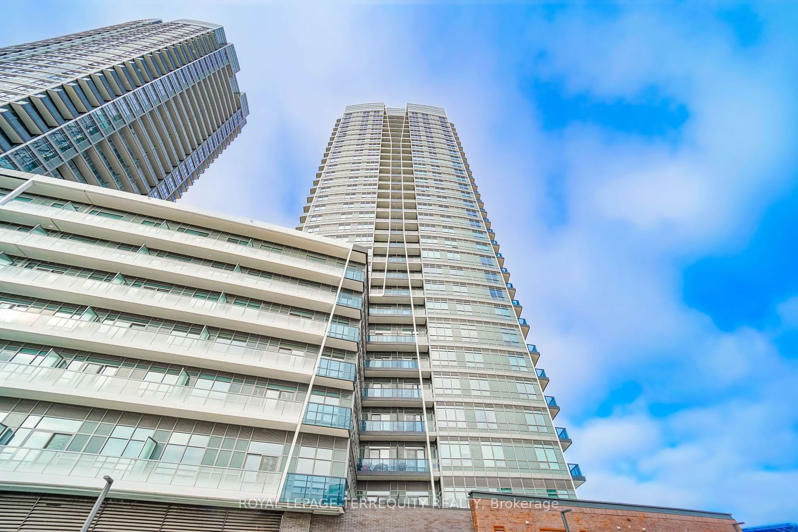 50 Upper Mall Way, unit 2712 for rent