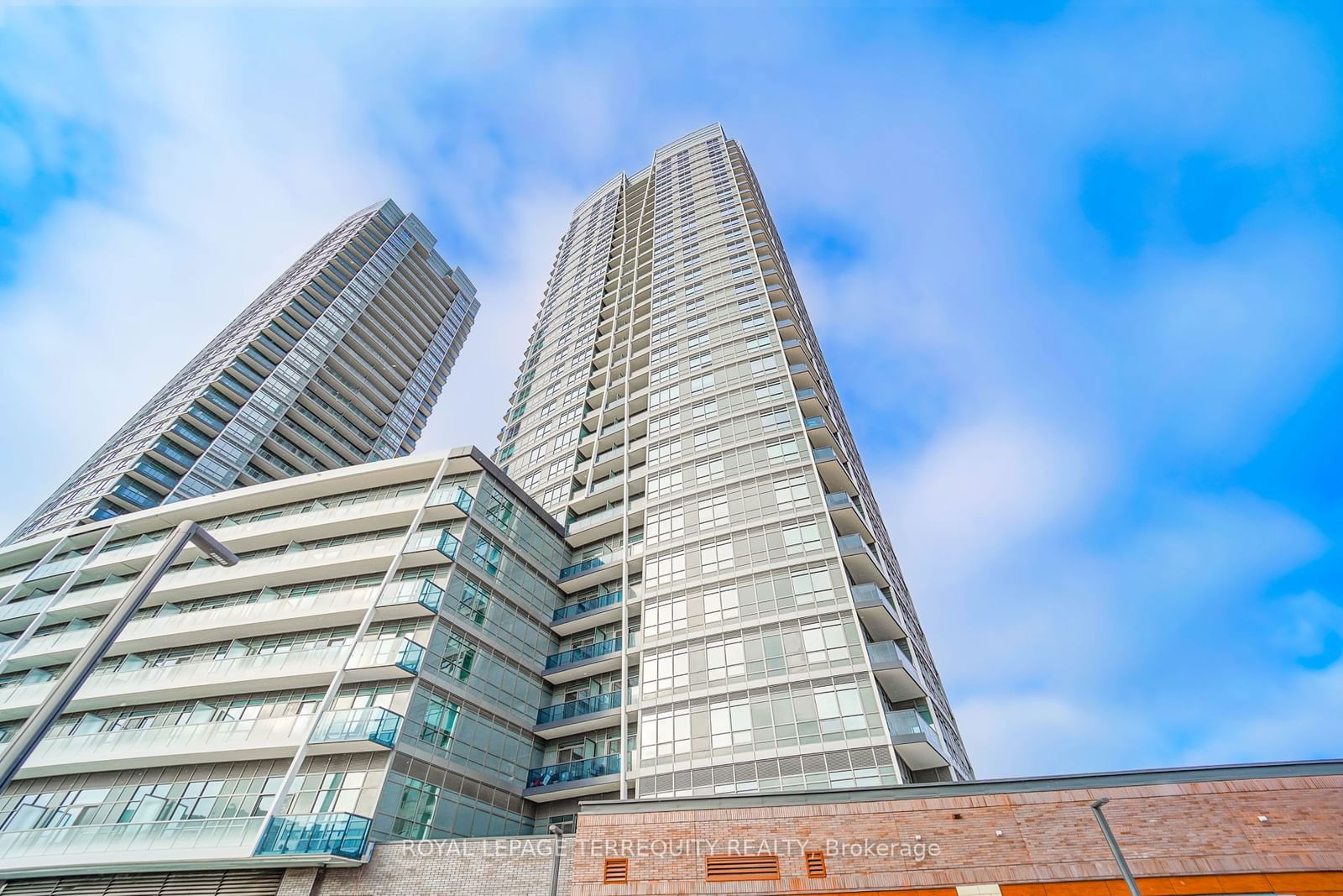 50 Upper Mall Way, unit 2712 for rent