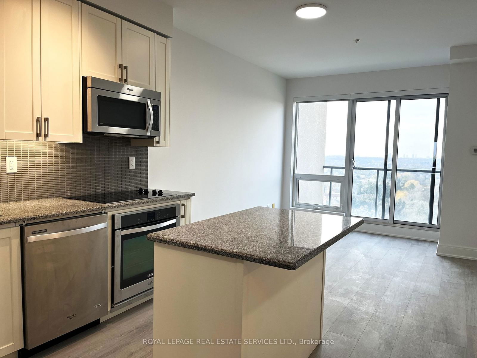 9090 Yonge St, unit 1611 for rent