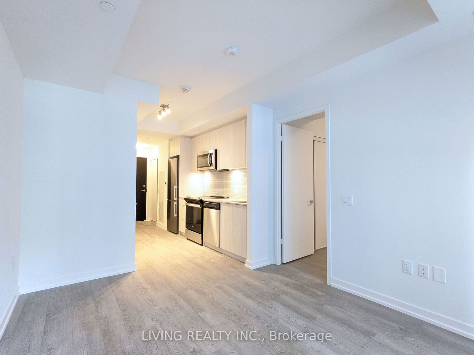 8868 Yonge St, unit 325E for rent