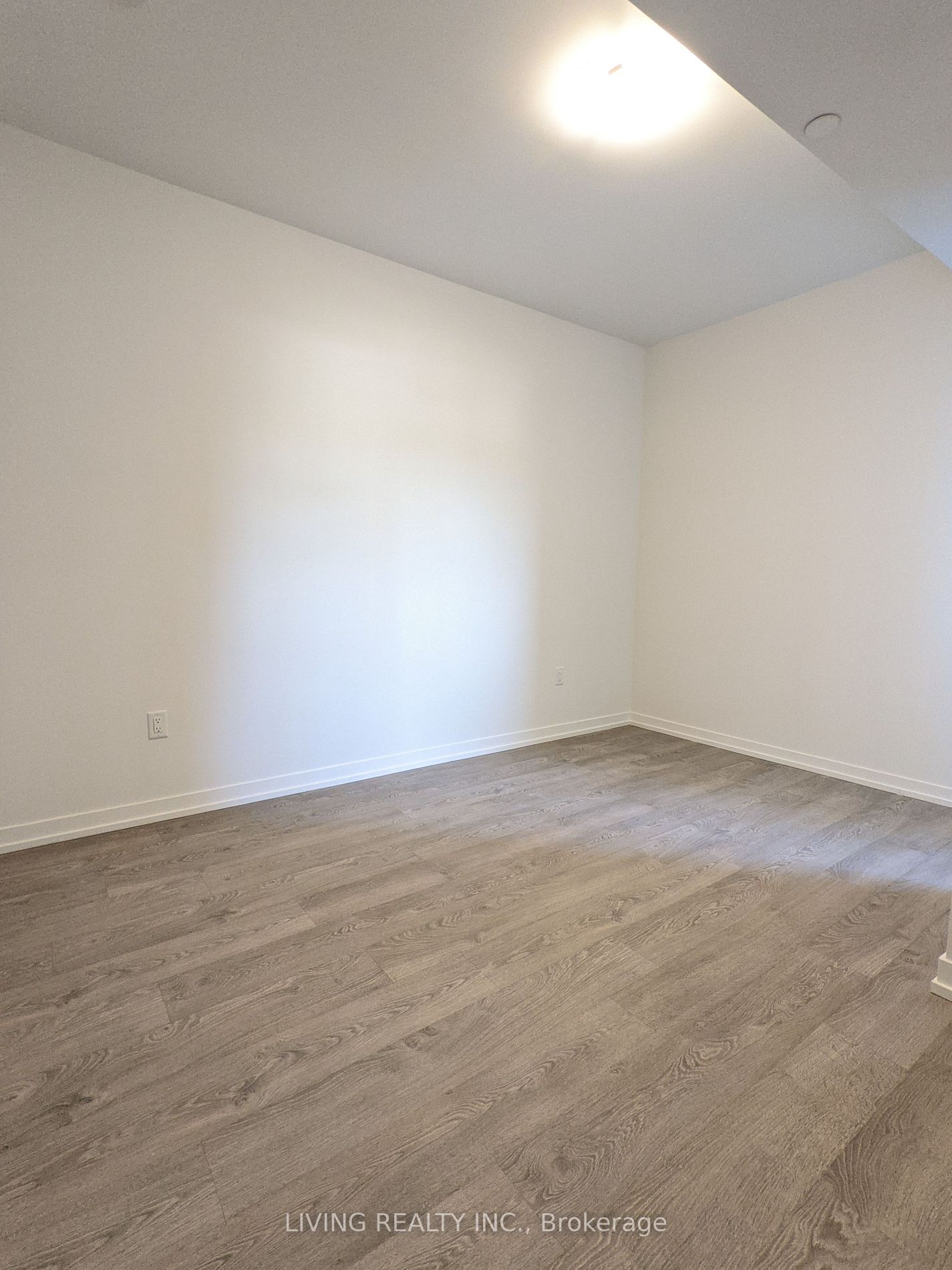 8868 Yonge St, unit 325E for rent