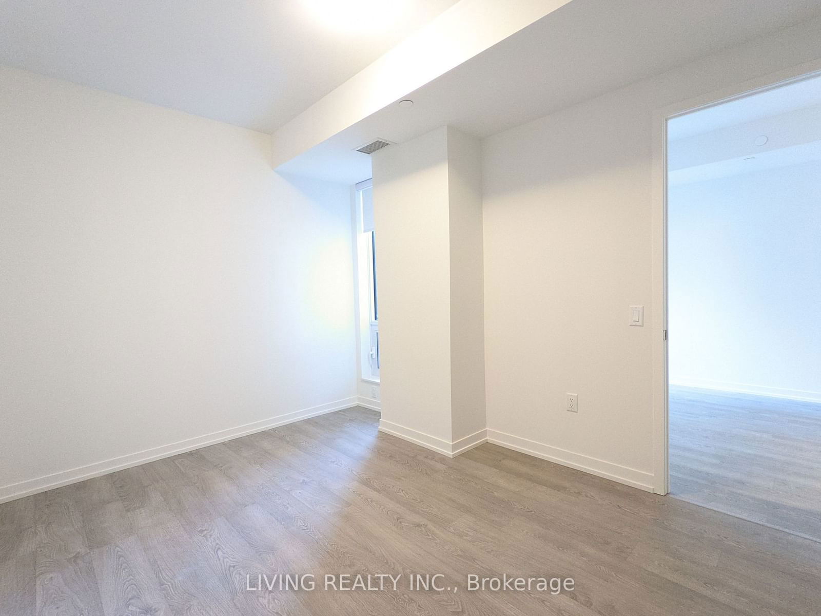 8868 Yonge St, unit 325E for rent