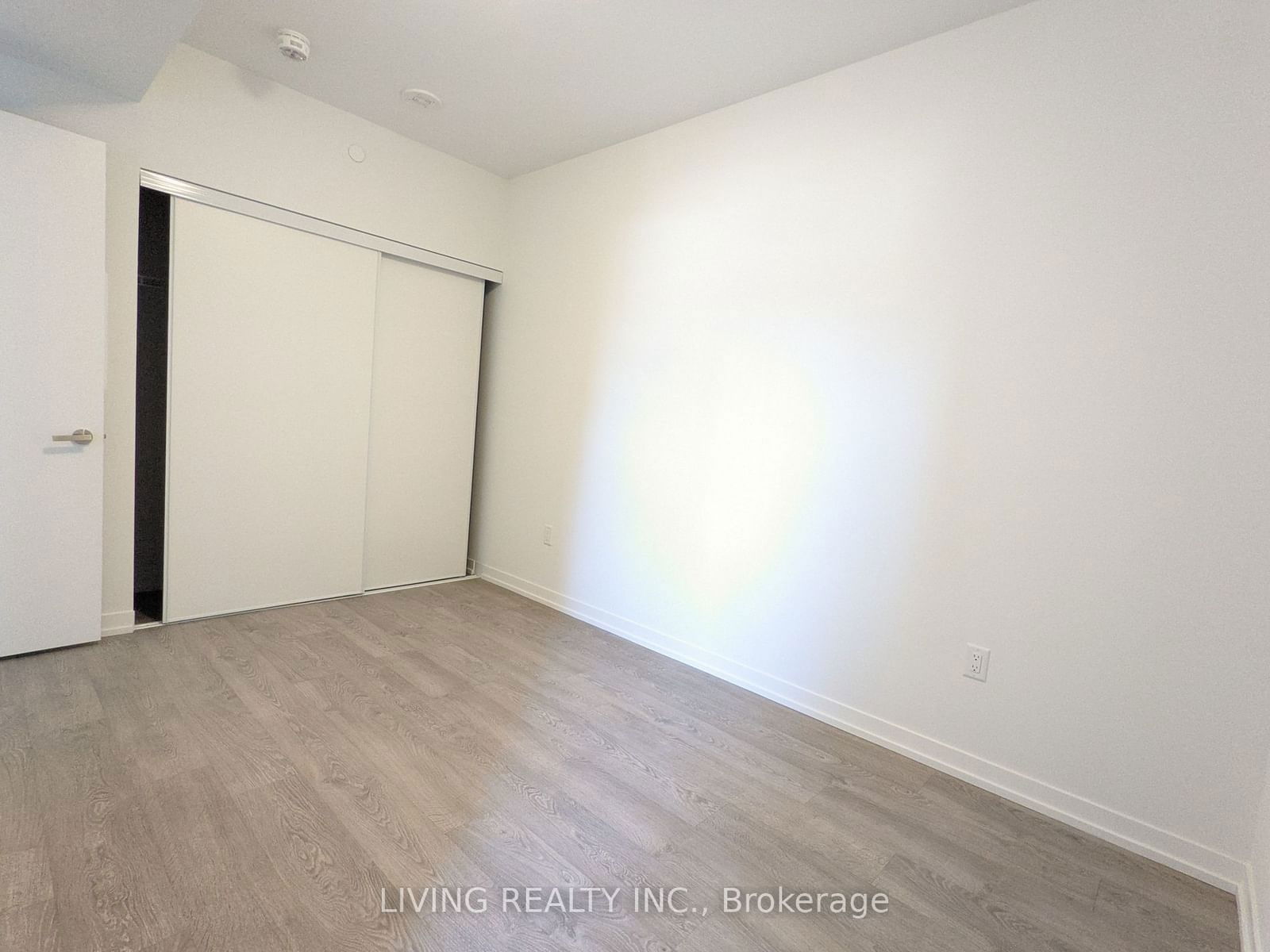 8868 Yonge St, unit 325E for rent