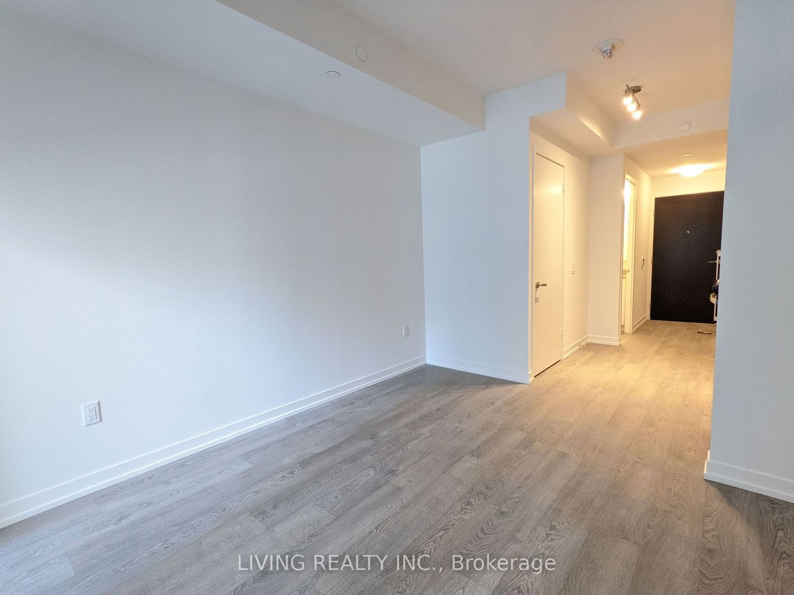 8868 Yonge St, unit 325E for rent