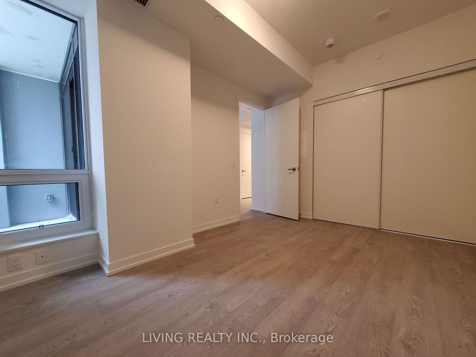 8868 Yonge St, unit 325E for rent