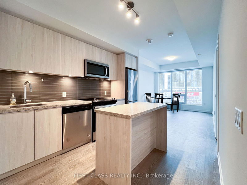 8868 Yonge St, unit 318 for rent