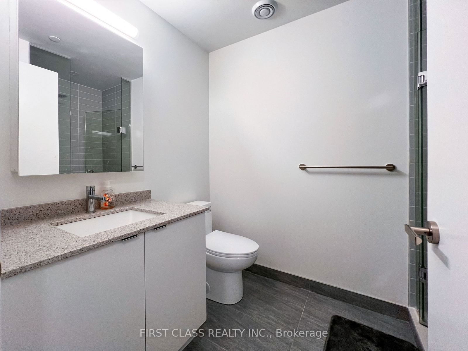 8868 Yonge St, unit 318 for rent