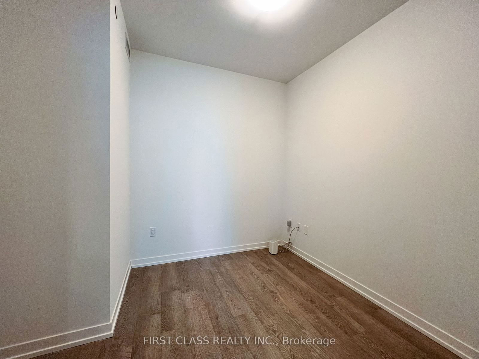 8868 Yonge St, unit 318 for rent