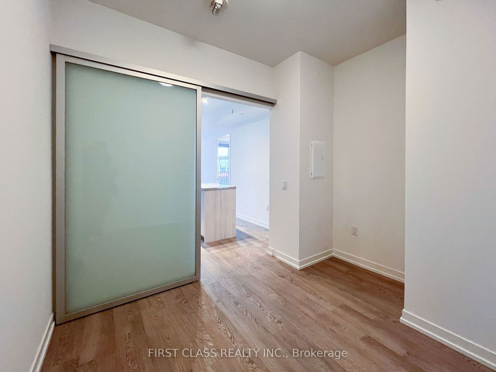 8868 Yonge St, unit 318 for rent