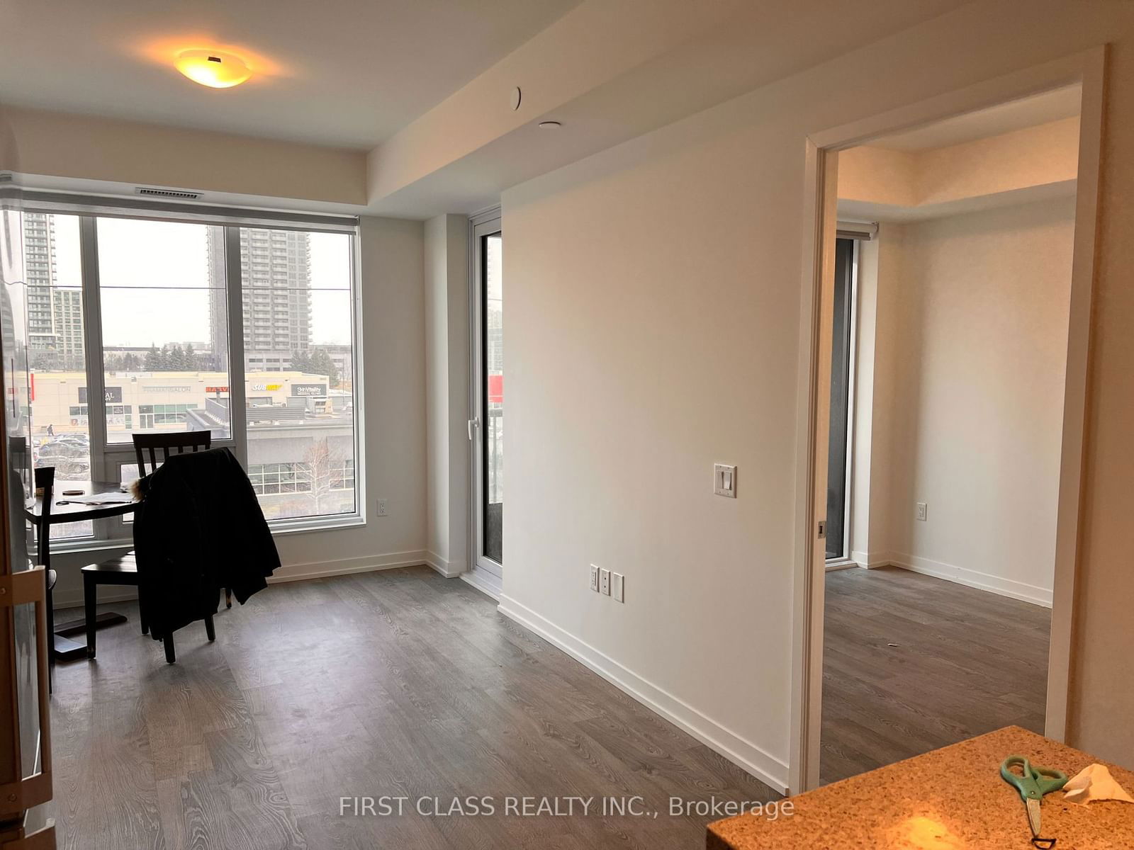 8868 Yonge St, unit 318 for rent