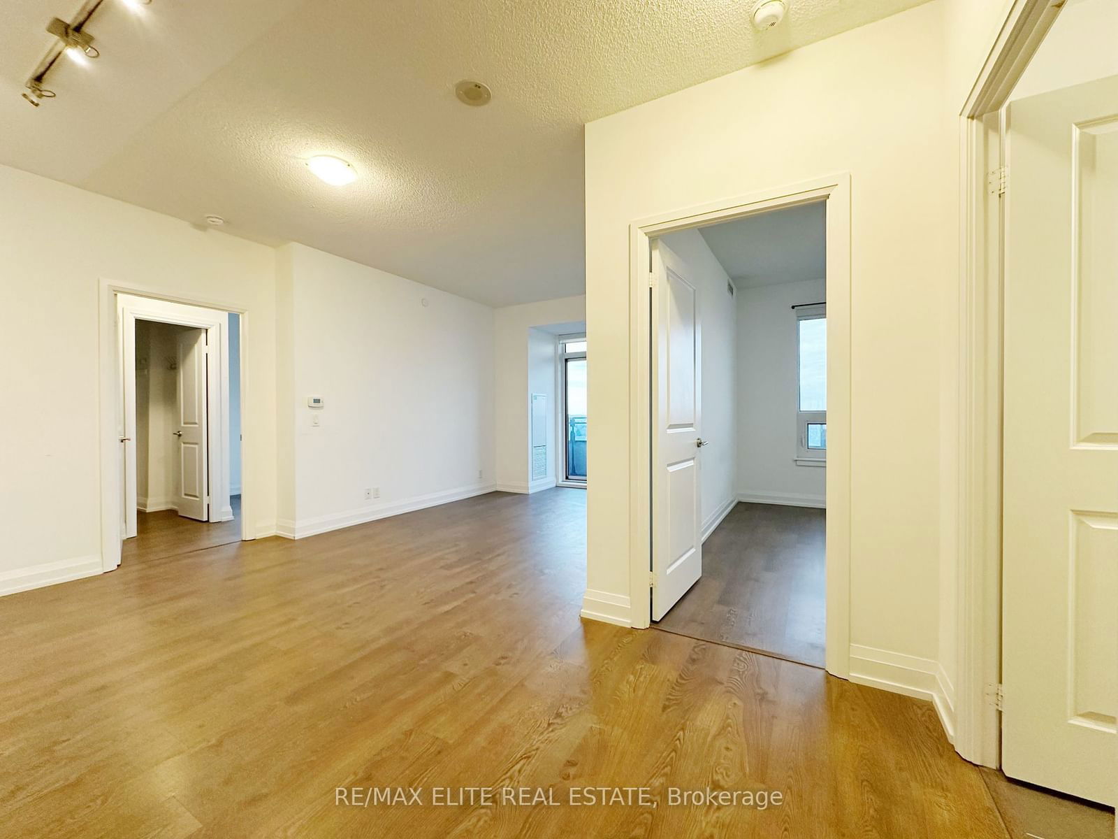 7890 Bathurst St, unit 901 for rent