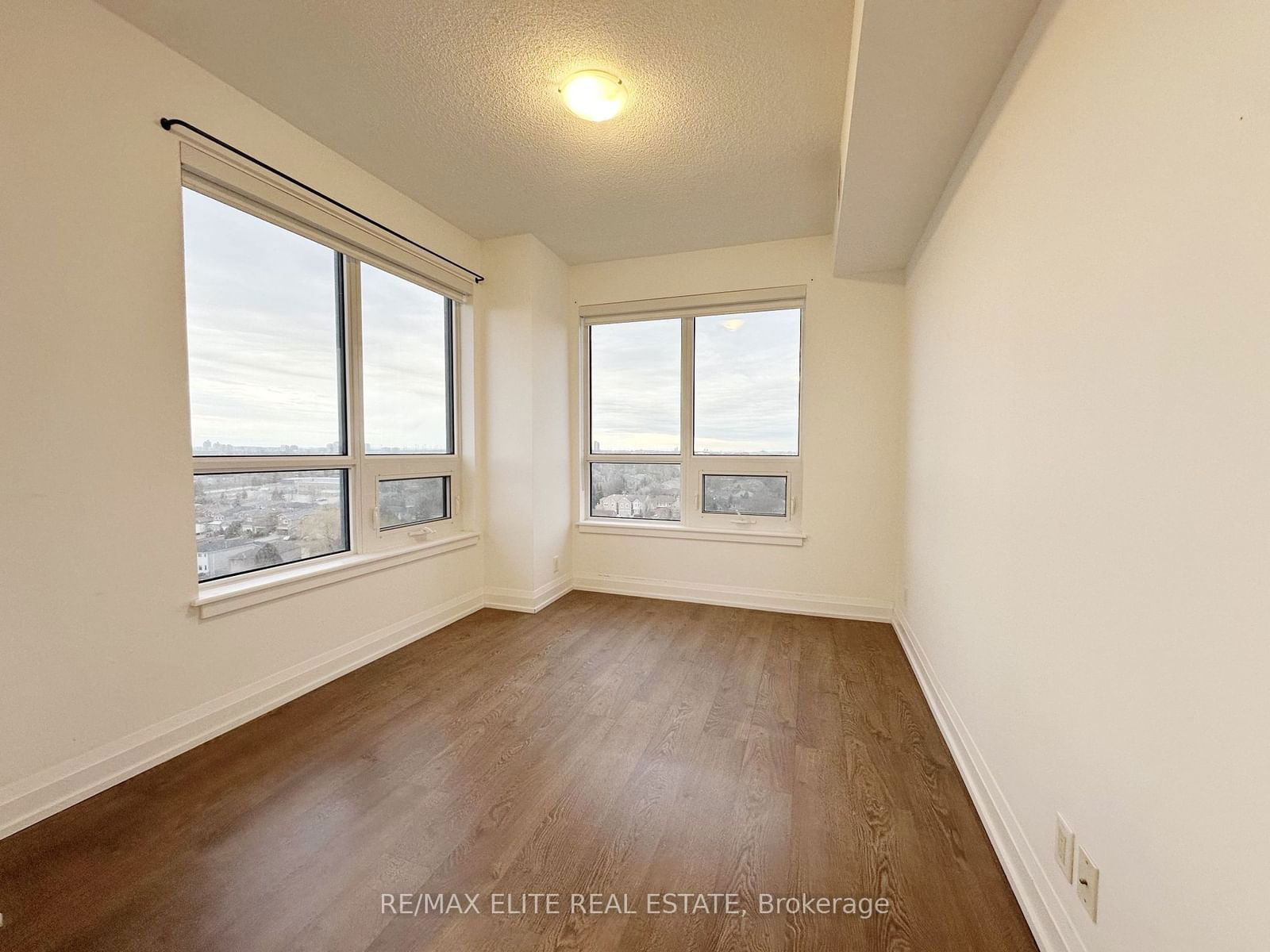 7890 Bathurst St, unit 901 for rent