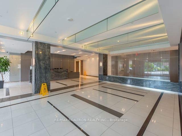 7167 Yonge St, unit 1511 for sale