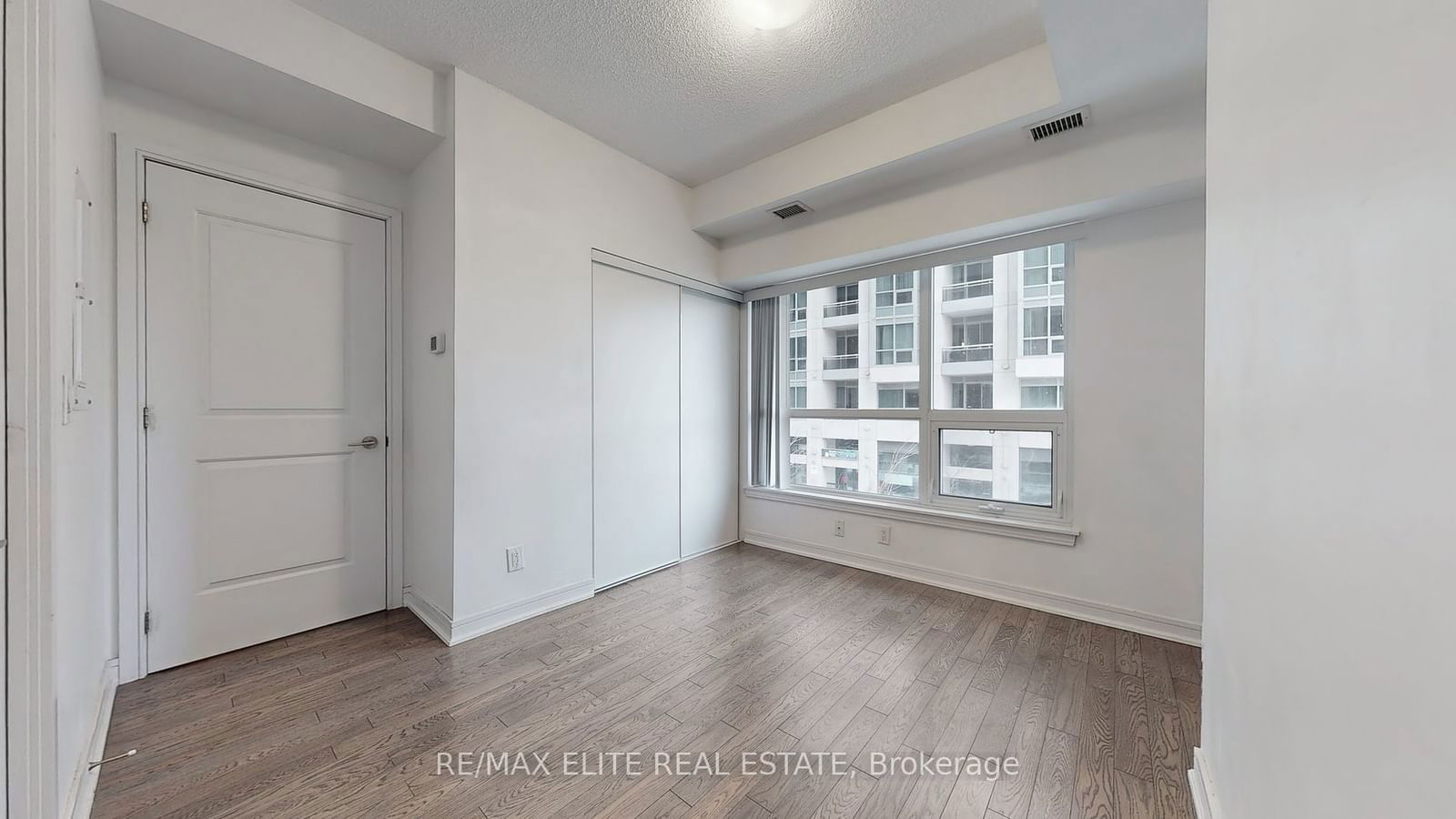 9199 Yonge St, unit 207 for rent