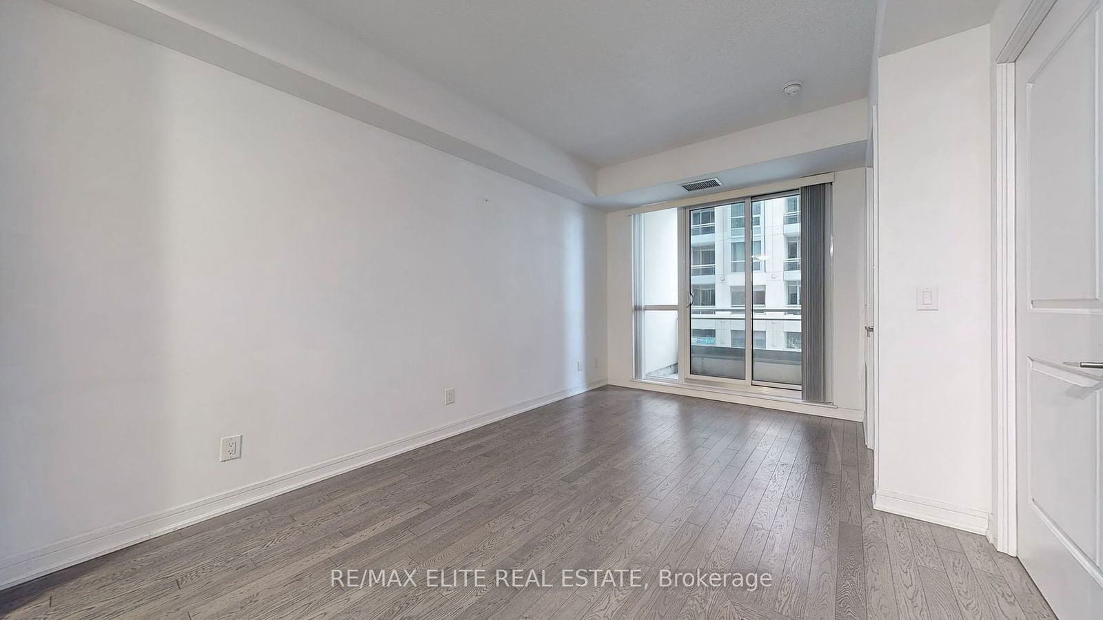 9199 Yonge St, unit 207 for rent