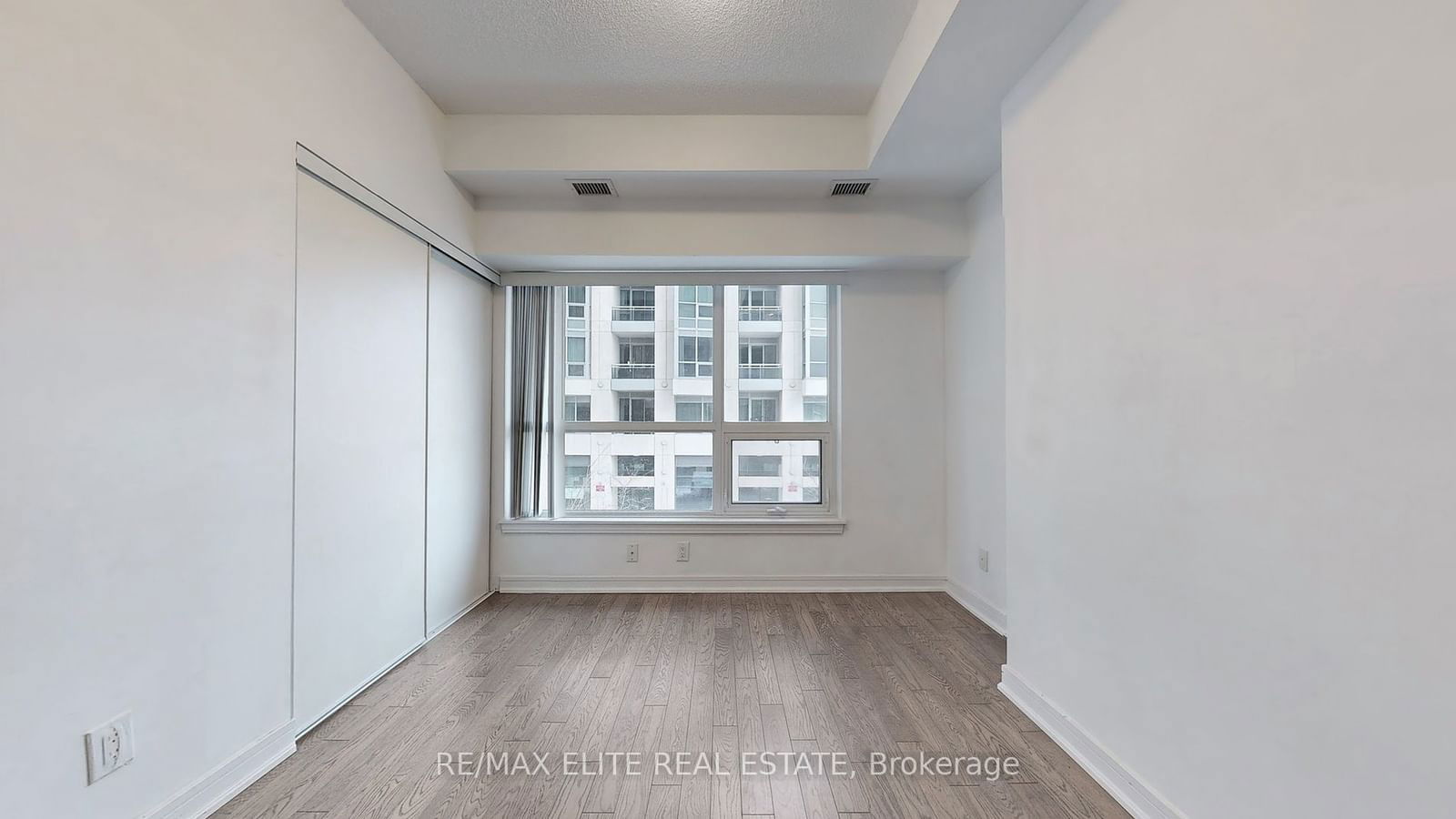 9199 Yonge St, unit 207 for rent