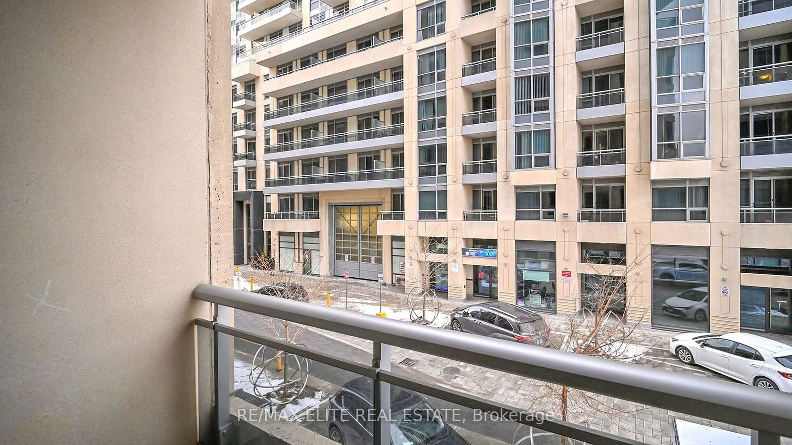 9199 Yonge St, unit 207 for rent