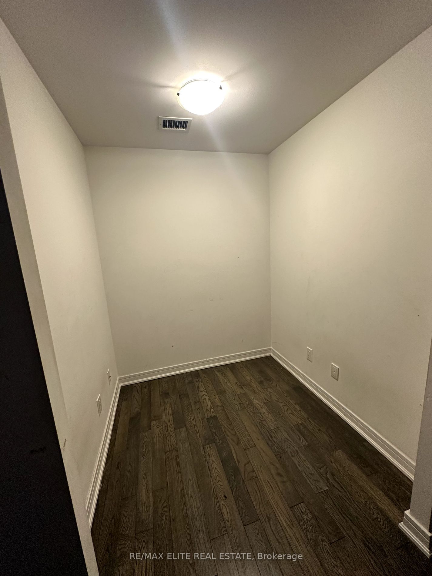 9199 Yonge St, unit 207 for rent