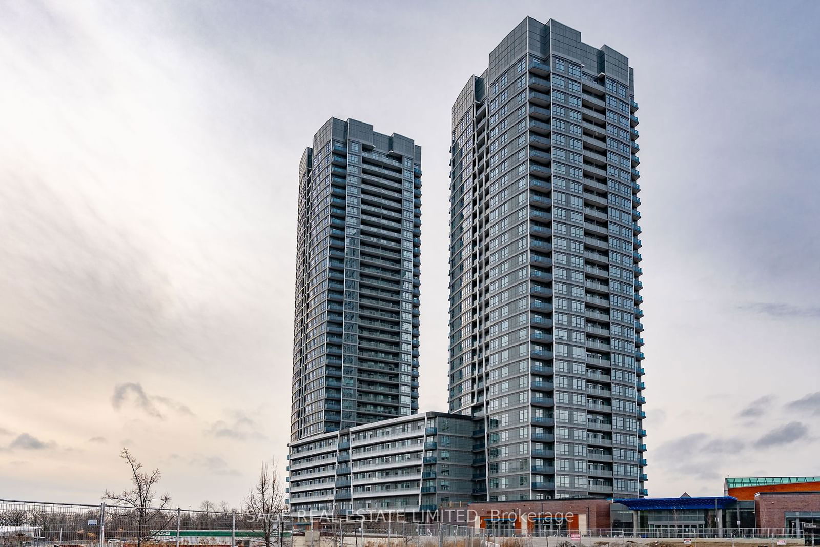 30 Upper Mall Way, unit 1710A for rent