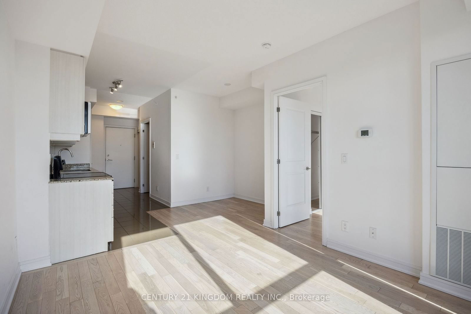 9201 Yonge St, unit 1405 for rent